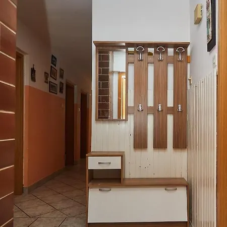Apartmaji Simona * Podnart